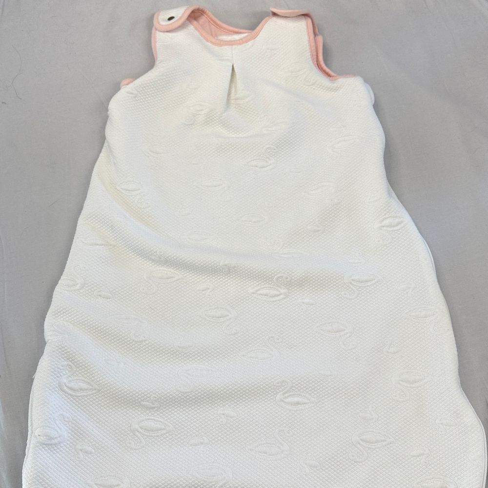 🐥 Piper & Posie - offwhite/cream Sleep sack with swan design. TOG 2.4